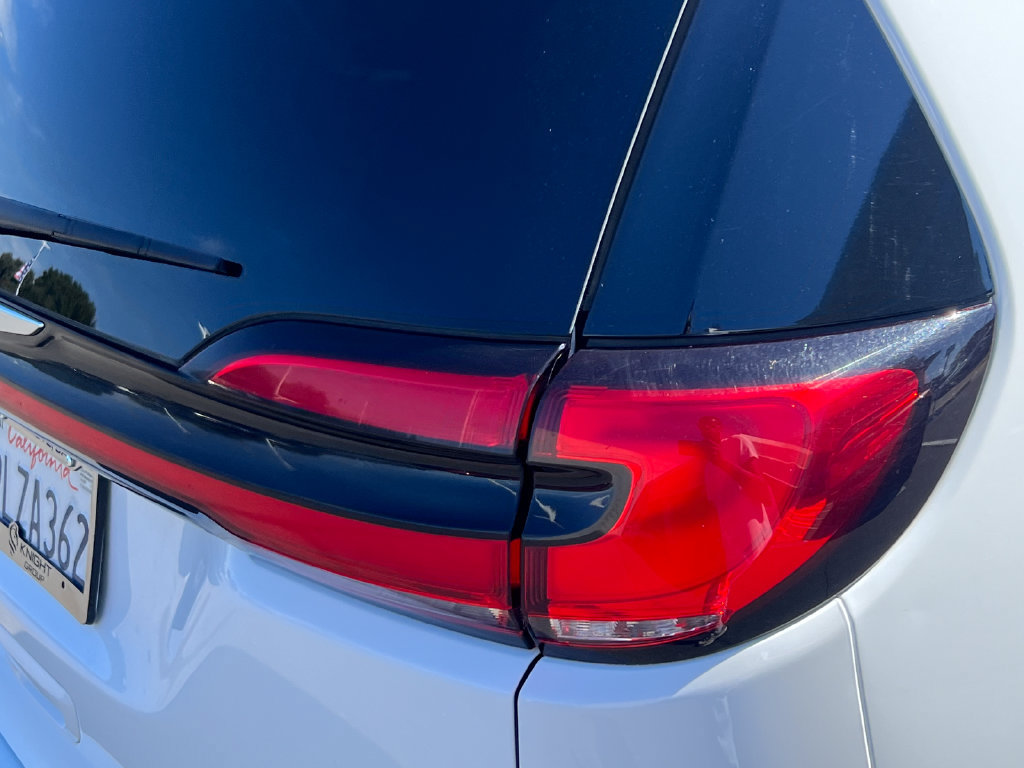 Used 2024 Chrysler Pacifica Limited FWD image 5