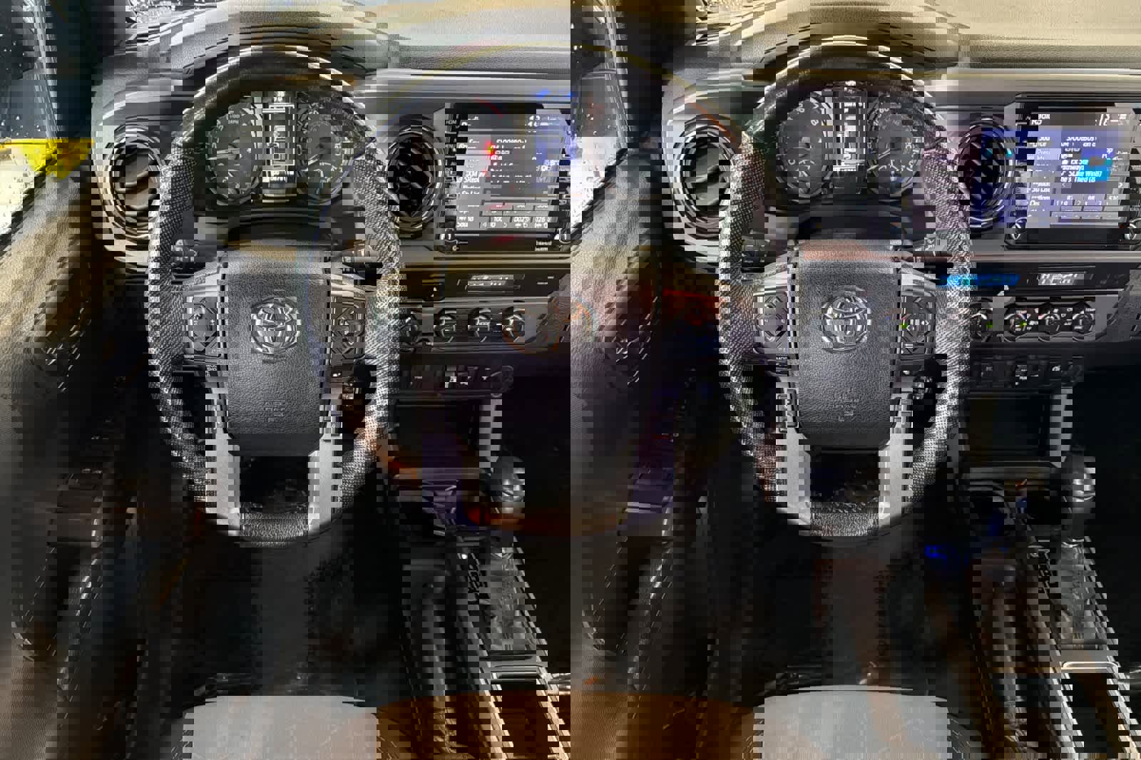 Used 2022 Toyota Tacoma TRD Off-Road image 16