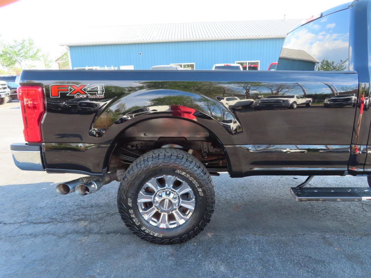 Used 2017 Ford F350 XLT w/ XLT Premium Package AWD/4WD image 19