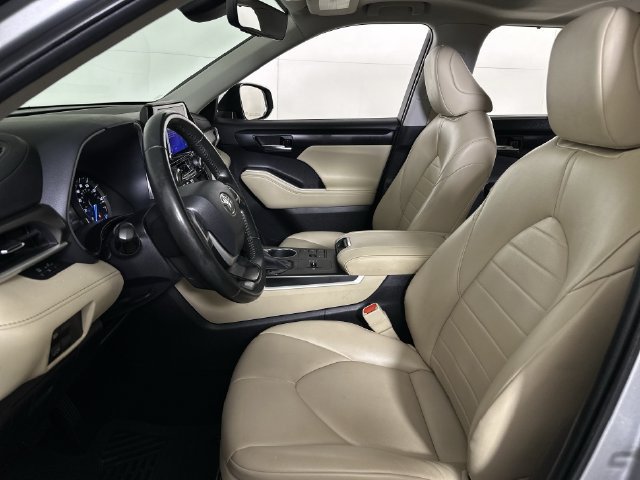 Used 2023 Toyota Highlander XLE AWD/4WD image 20