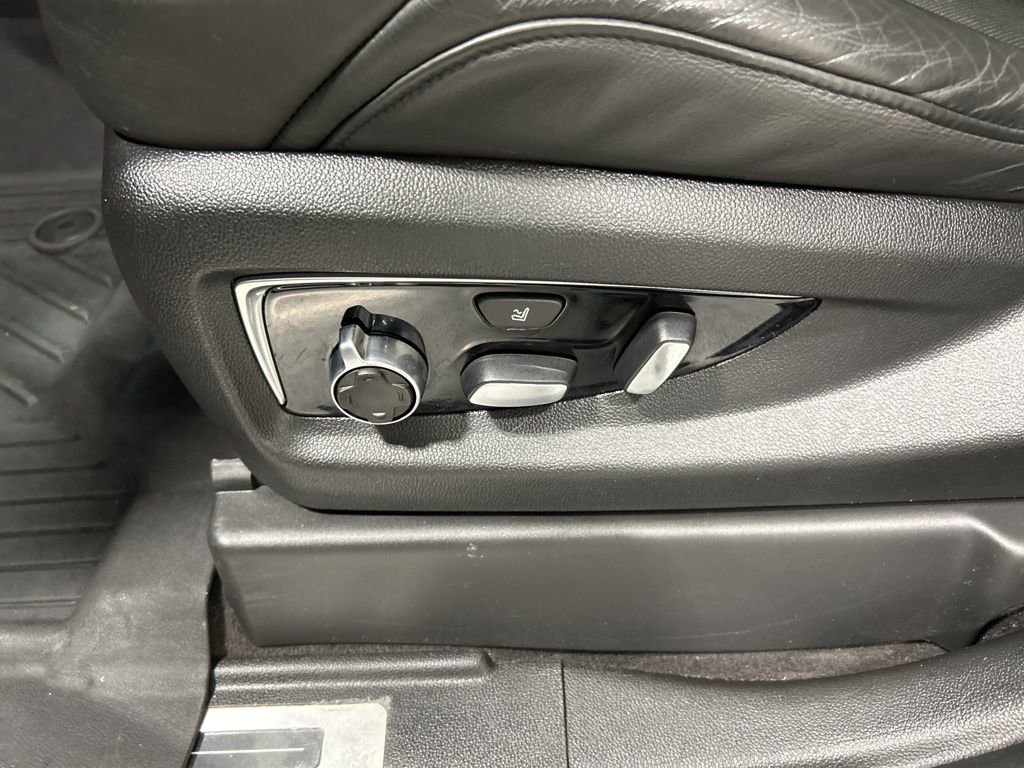 Used 2020 Cadillac Escalade Platinum image 11