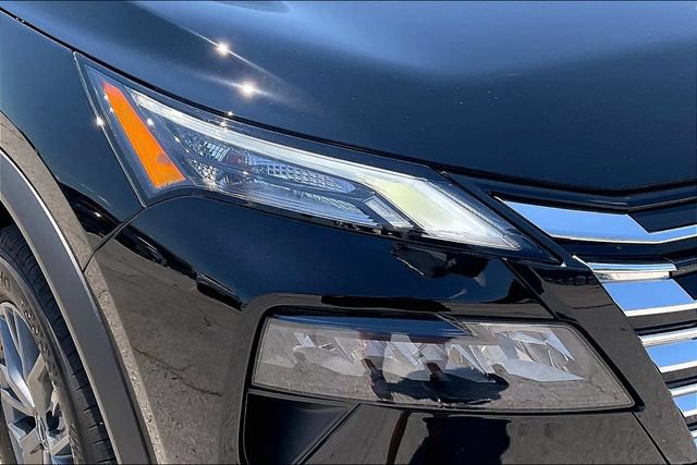 Used 2025 Nissan Rogue S FWD image 26