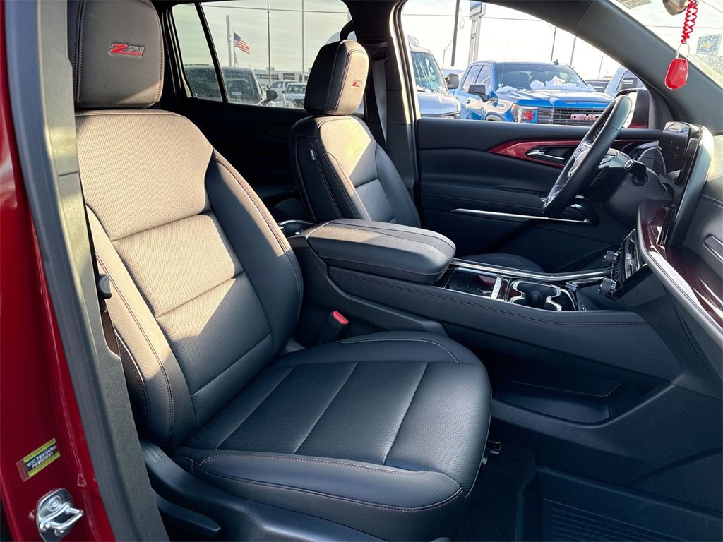 Used 2025 Chevrolet Traverse Z71 w/ Driver Confidence Package image 26