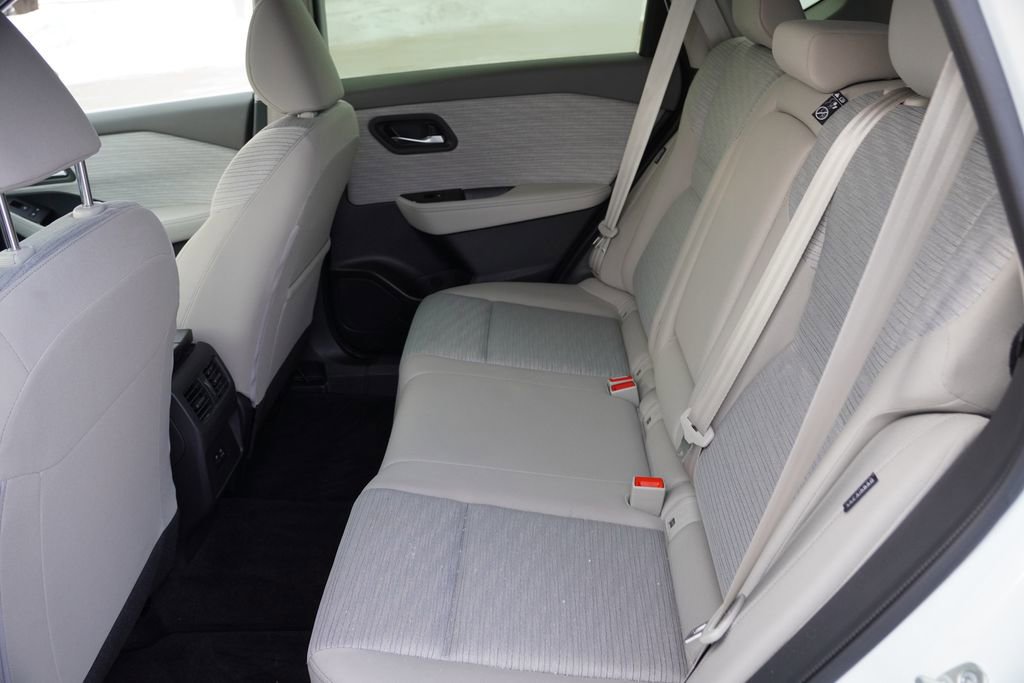 Used 2023 Nissan Rogue SV image 17