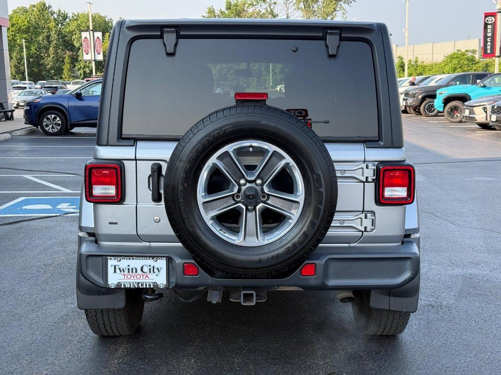 Used 2019 Jeep Wrangler Unlimited Sahara AWD/4WD image 5
