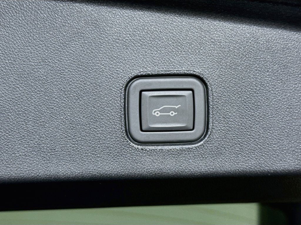 Used 2024 Cadillac Lyriq Sport AWD/4WD image 32