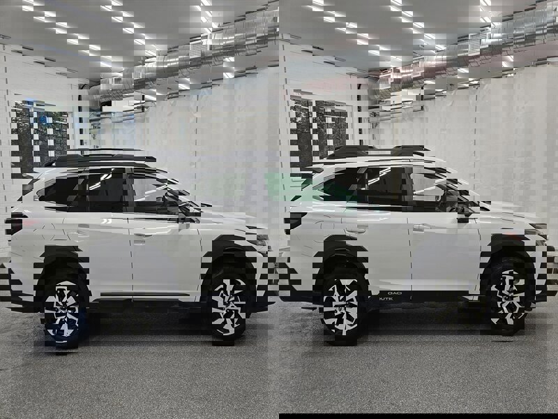 Used 2024 Subaru Outback Premium image 4