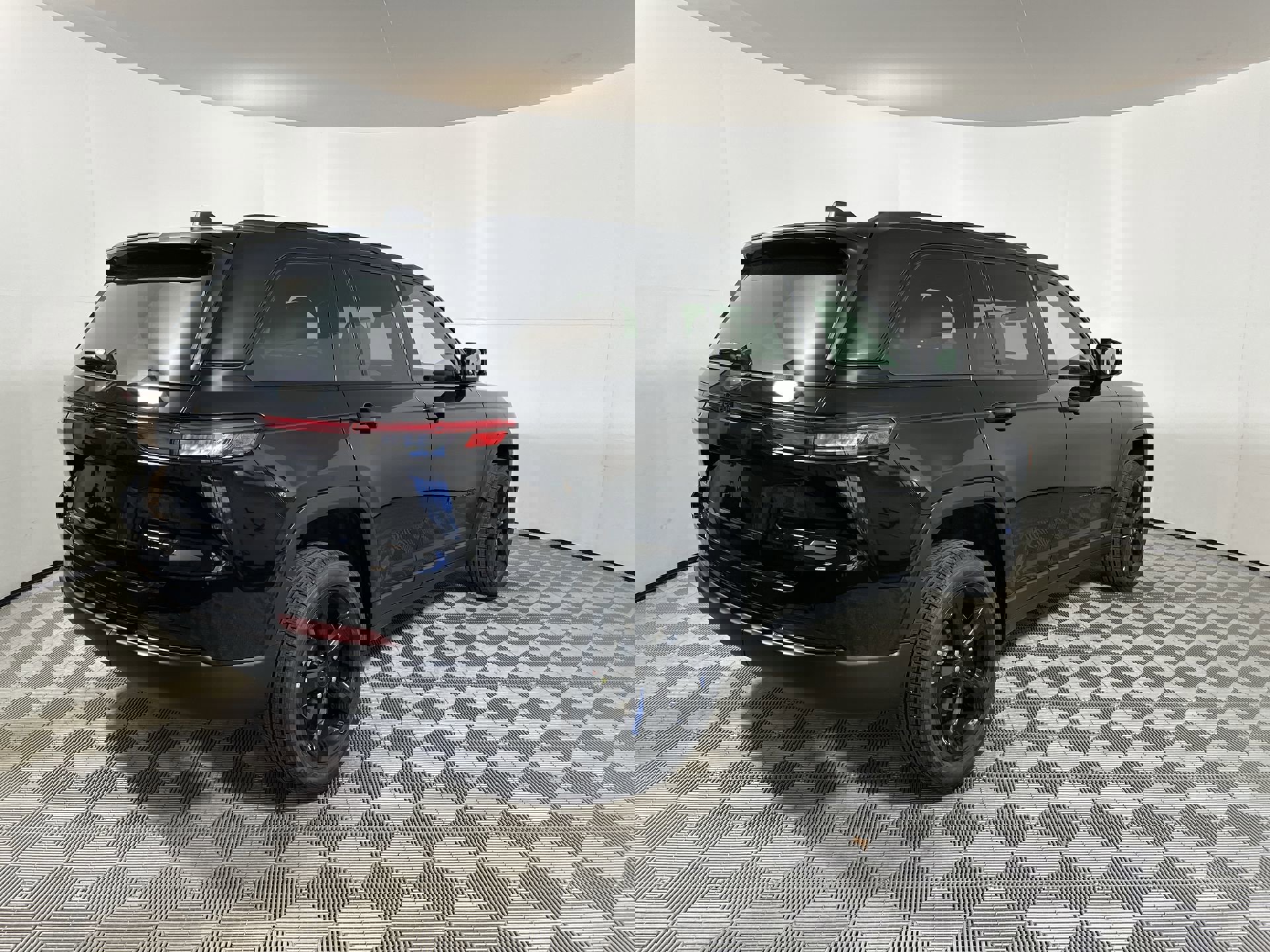 New 2025 Jeep Grand Cherokee Limited w/ Black Appearance Package image 8