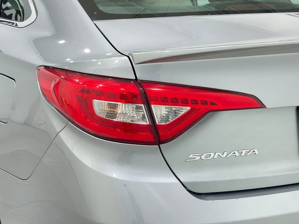 Used 2016 Hyundai Sonata Limited w/ Option Group 05 image 35
