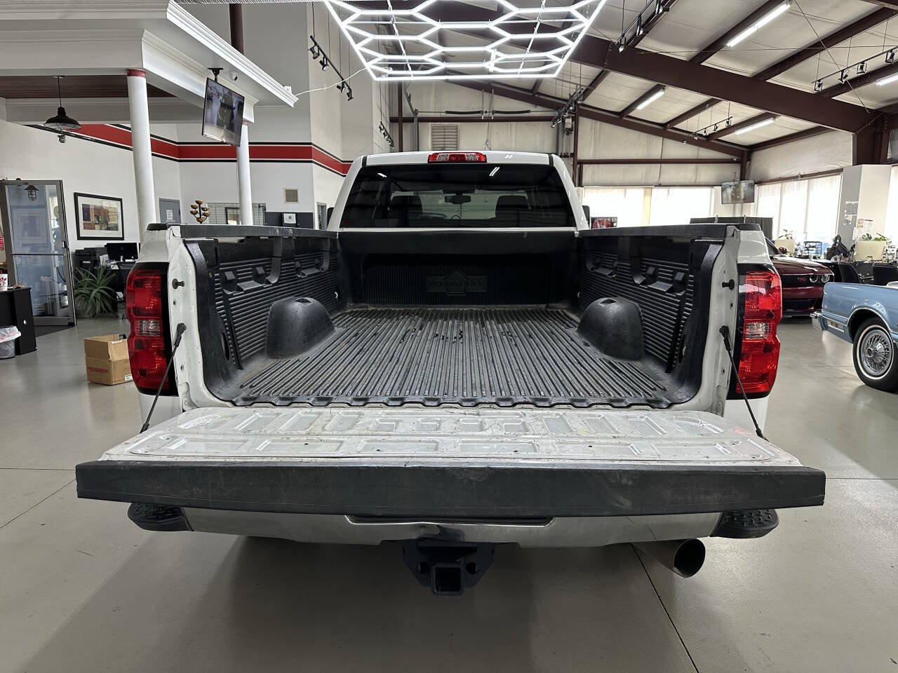 Used 2018 Chevrolet Silverado 3500 LT AWD/4WD image 8