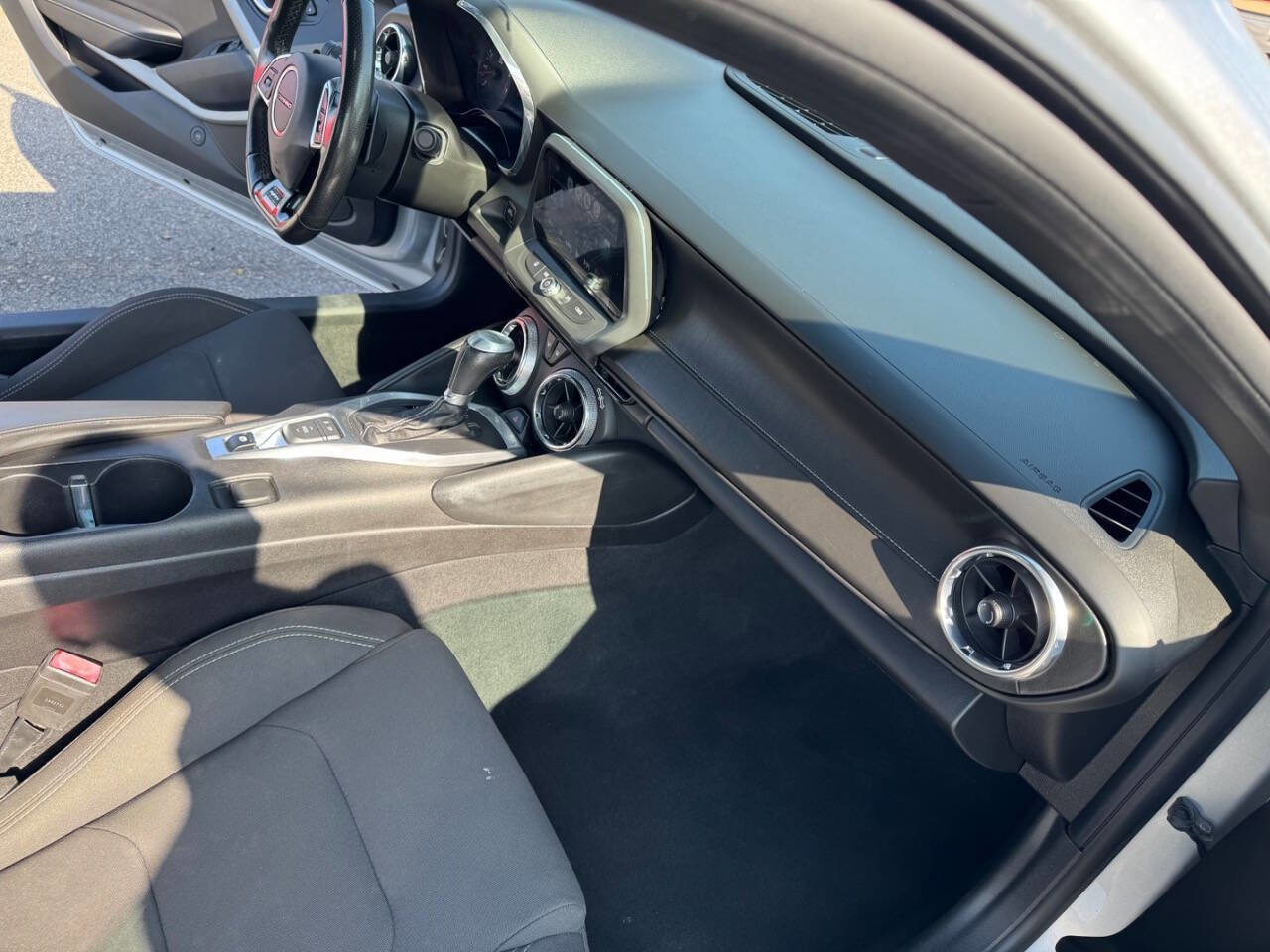 Used 2017 Chevrolet Camaro SS RWD image 19