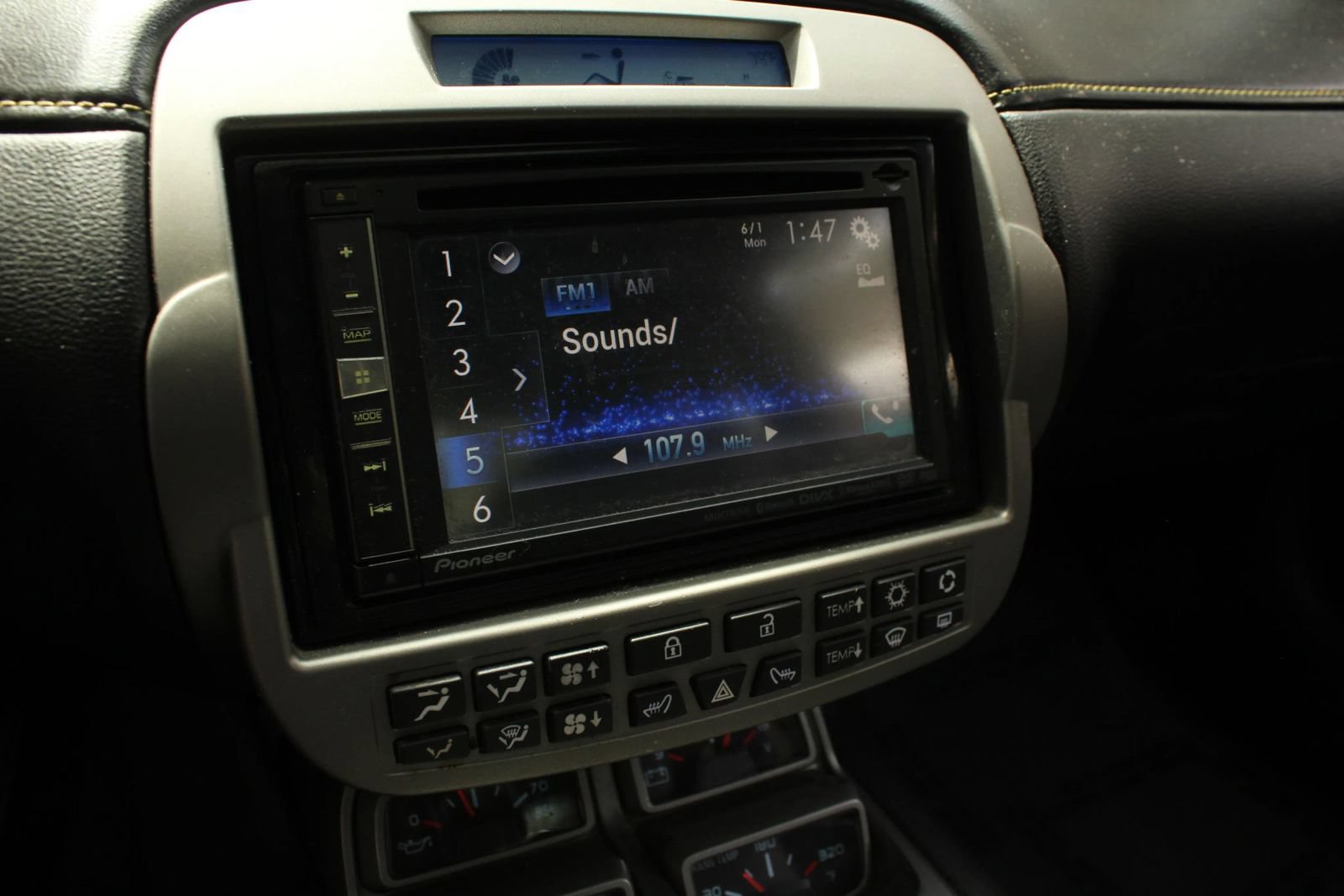 Used 2012 Chevrolet Camaro SS w/ Transformers 3 Edition RWD image 23