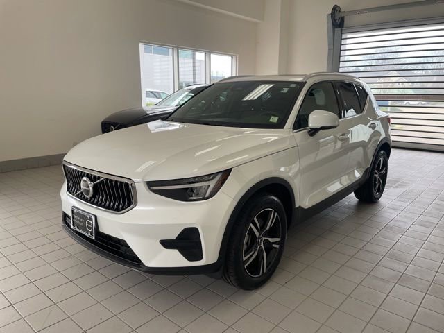 Certified 2025 Volvo XC40 B5 Core