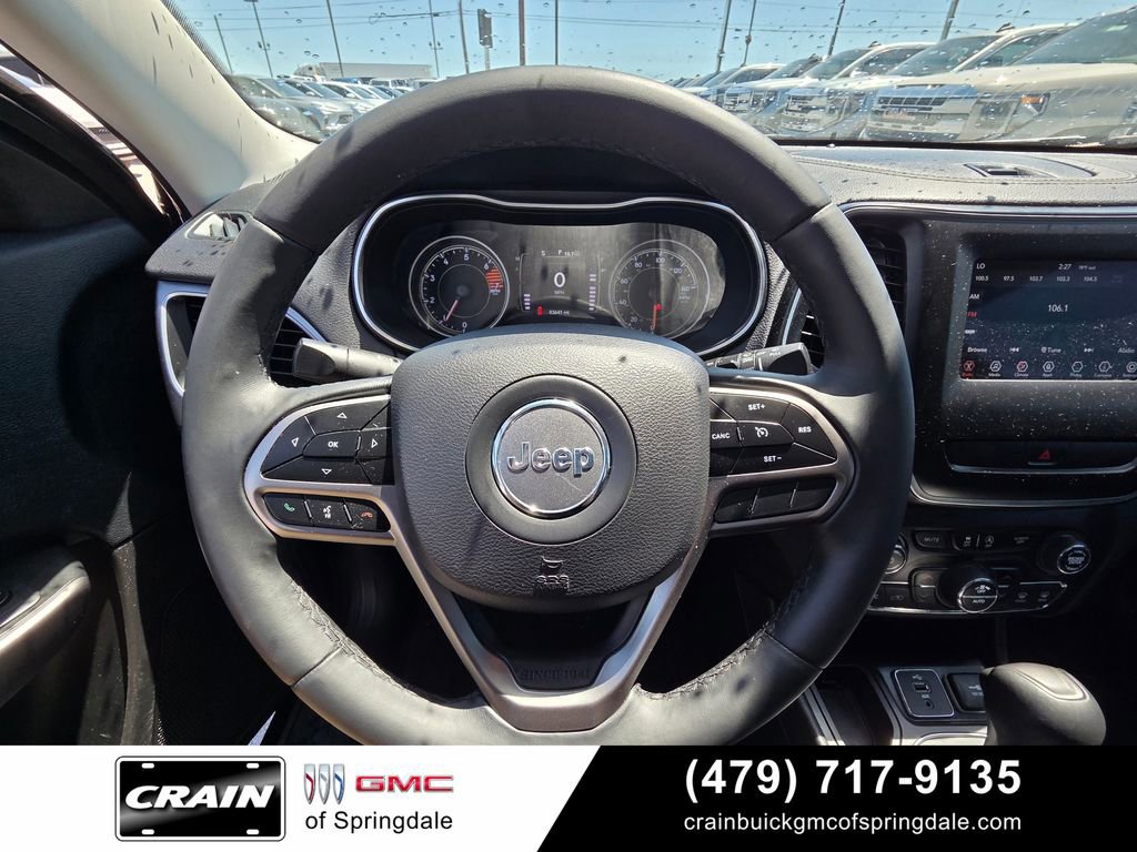 Used 2019 Jeep Cherokee Latitude Plus w/ Comfort/Convenience Group FWD image 12