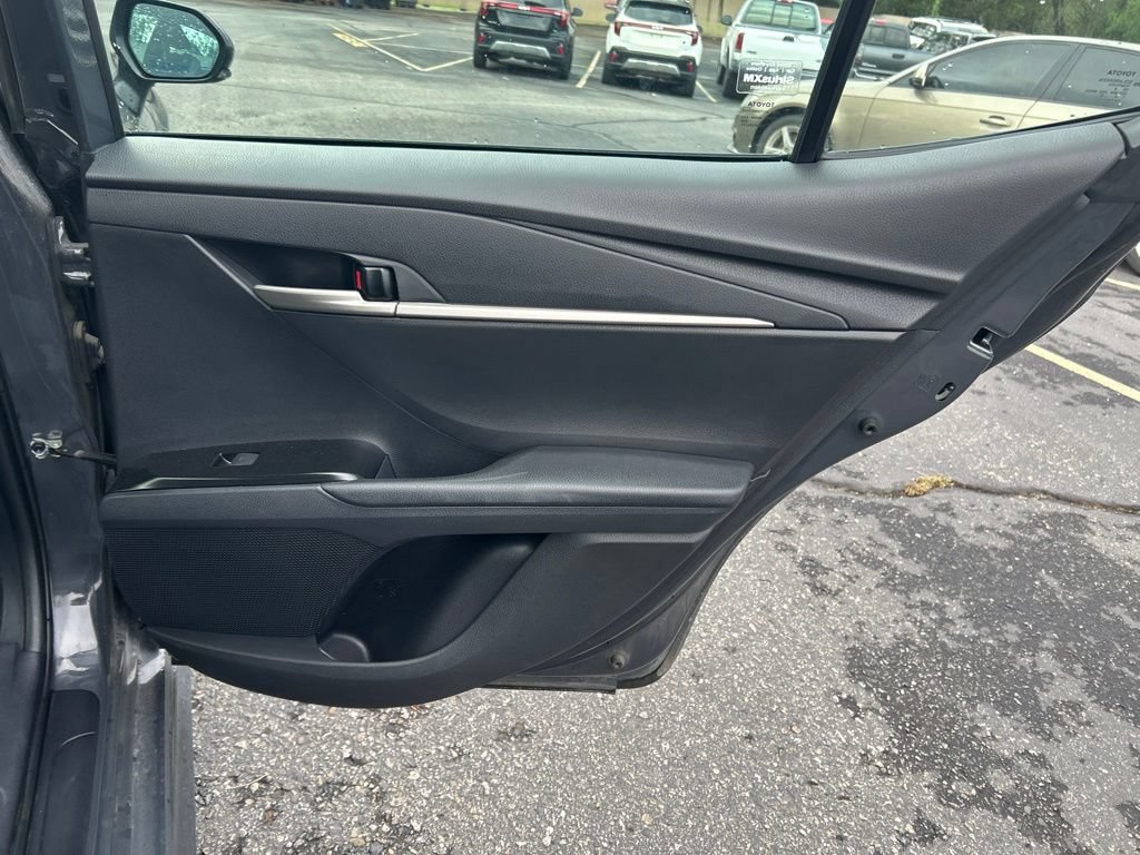 Used 2025 Toyota Camry SE FWD image 13