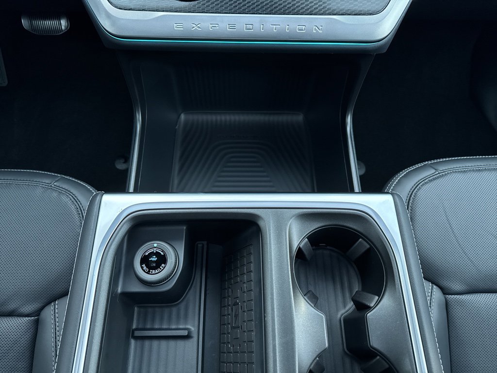 New 2025 Ford Expedition Max Platinum w/ Stealth Performance Package image 33