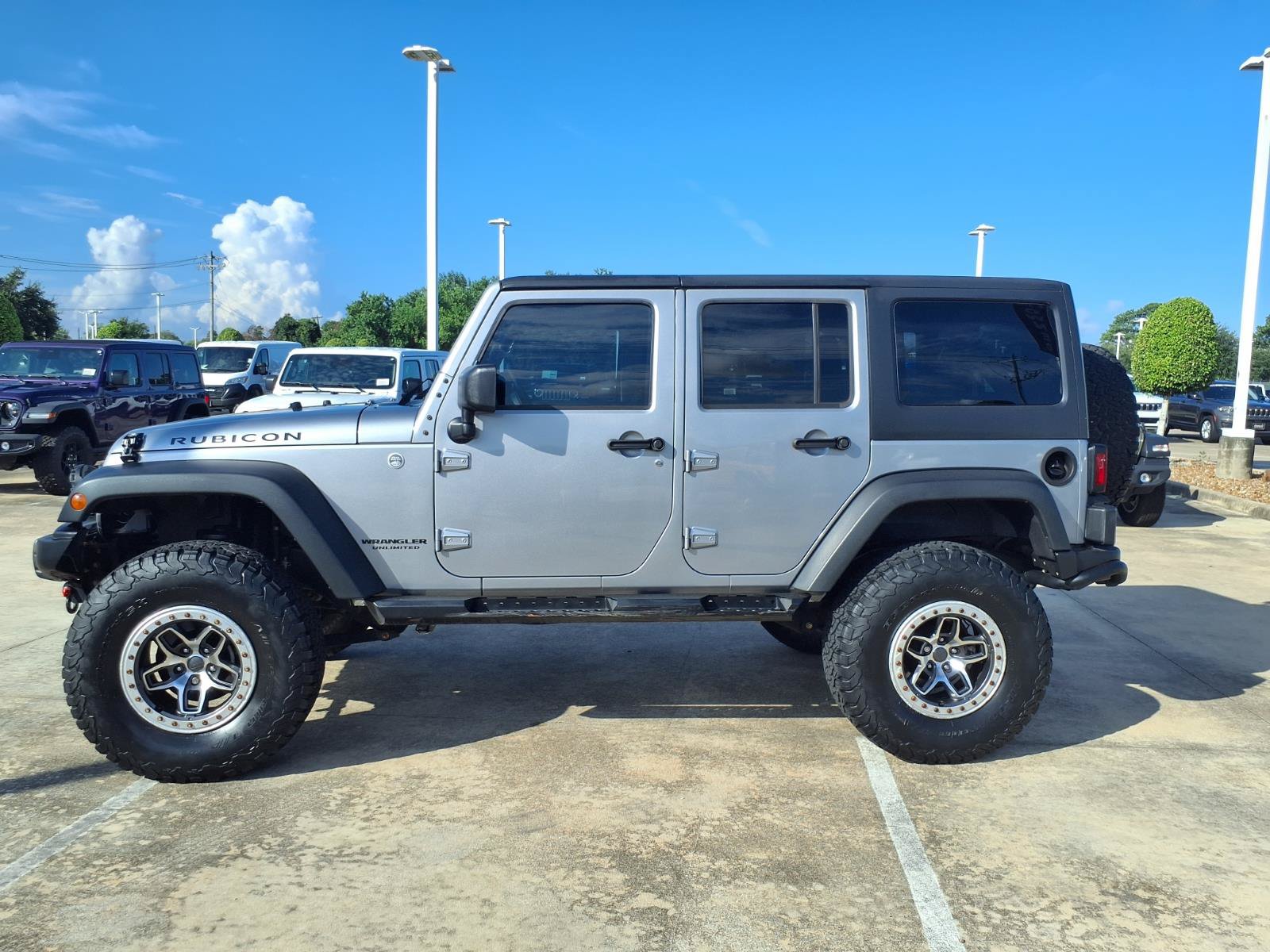 Used 2015 Jeep Wrangler Unlimited Rubicon w/ Max Tow Package AWD/4WD image 8