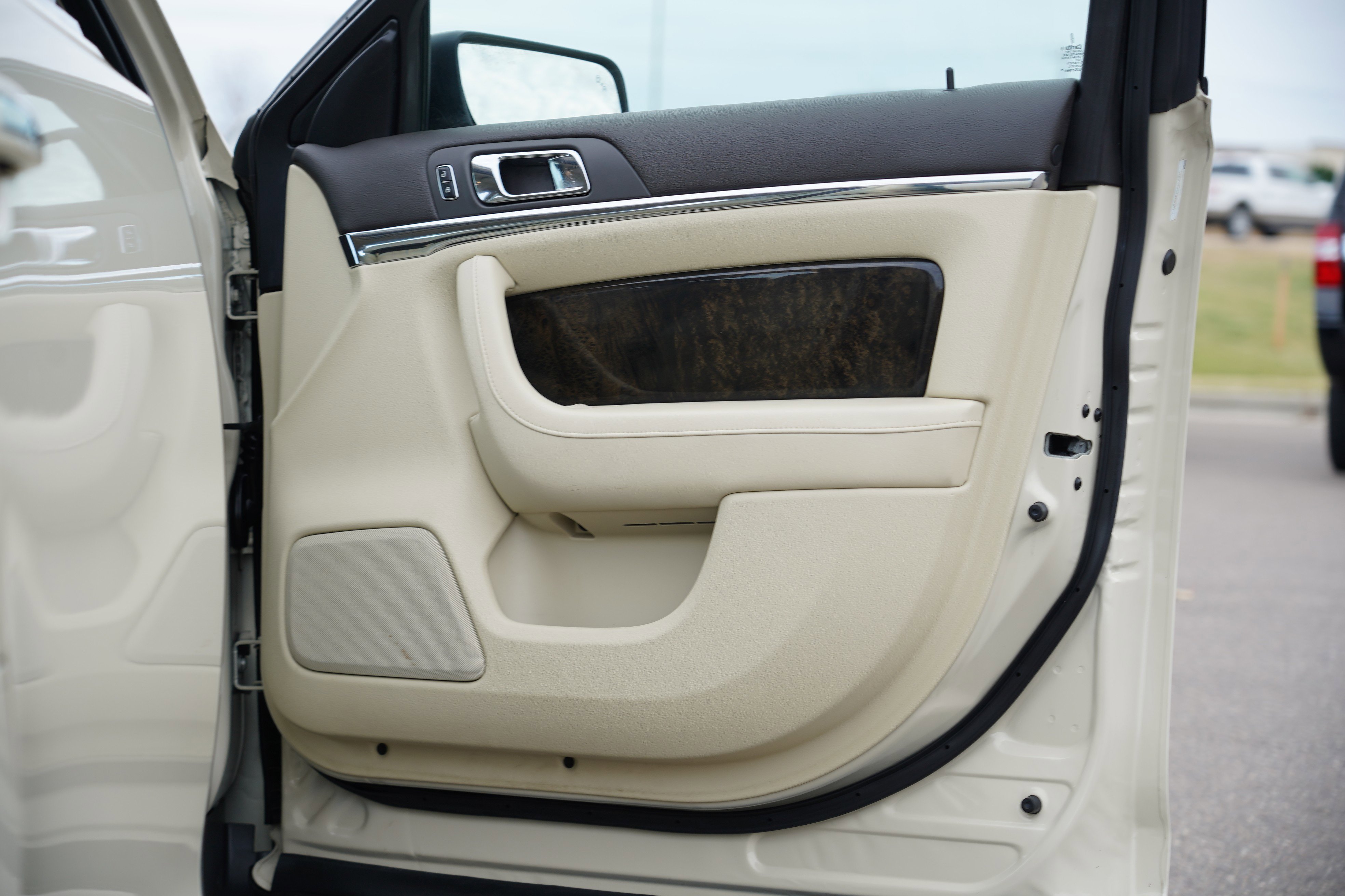 Used 2014 Lincoln MKS AWD w/ Equipment Group 101A image 14