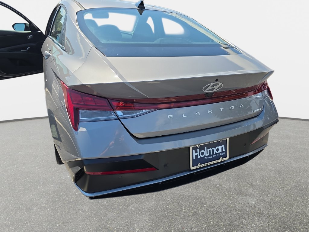 Used 2024 Hyundai Elantra Limited FWD image 30