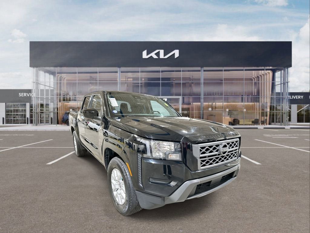 Used 2023 Nissan Frontier SV image 2