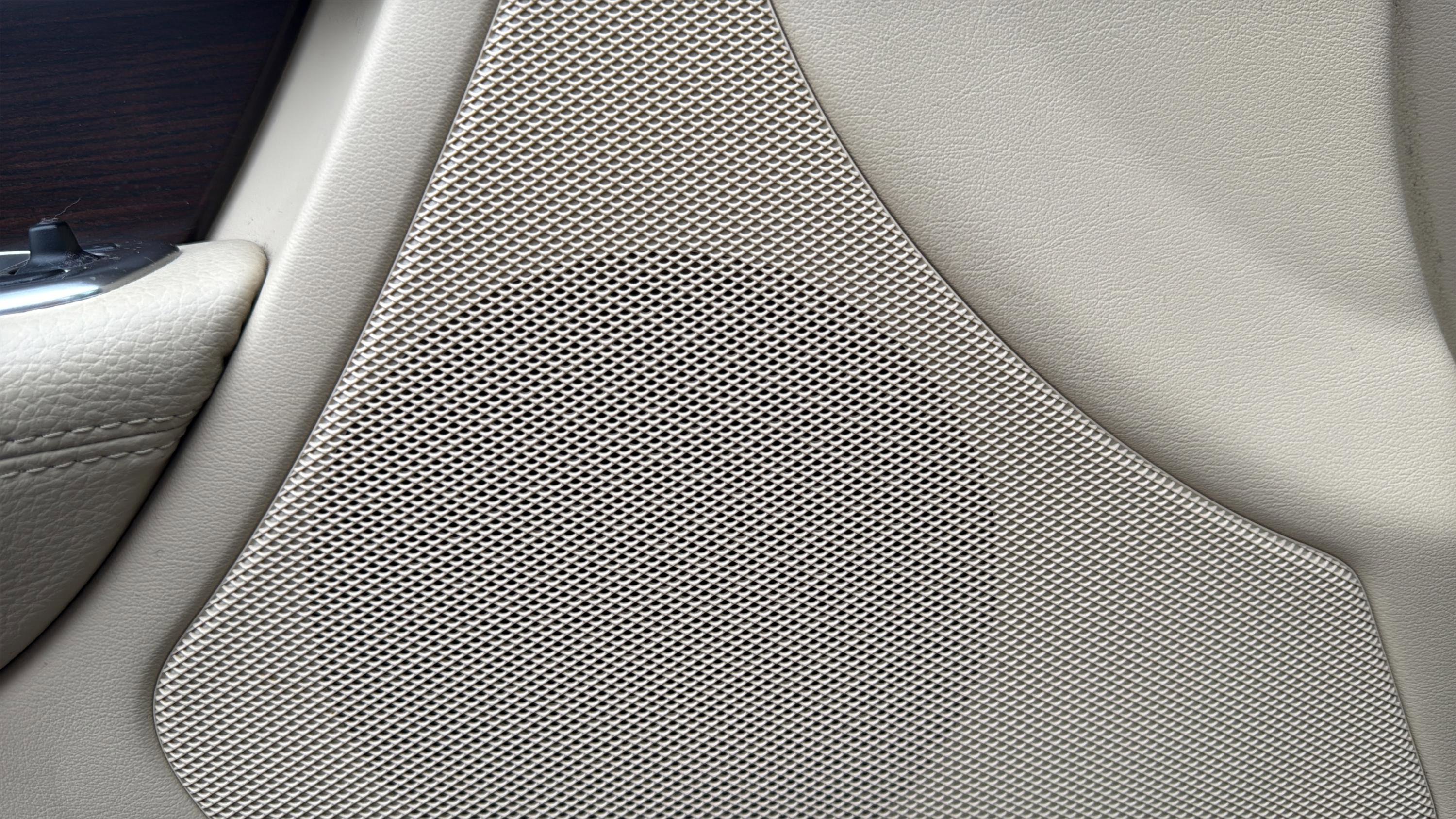 Used 2012 Jaguar XF image 38