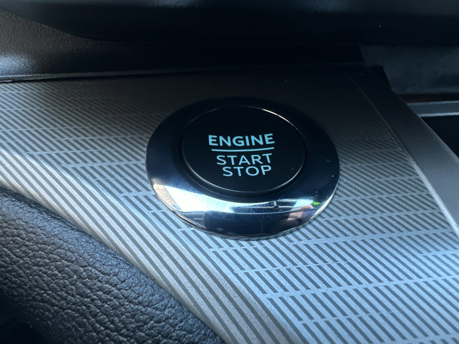 Certified 2022 Ford Explorer XLT w/ Equipment Group 202A image 25