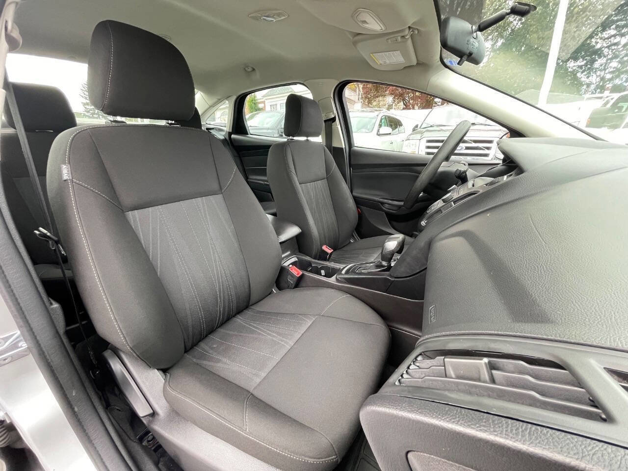 Used 2017 Ford Focus SE image 29