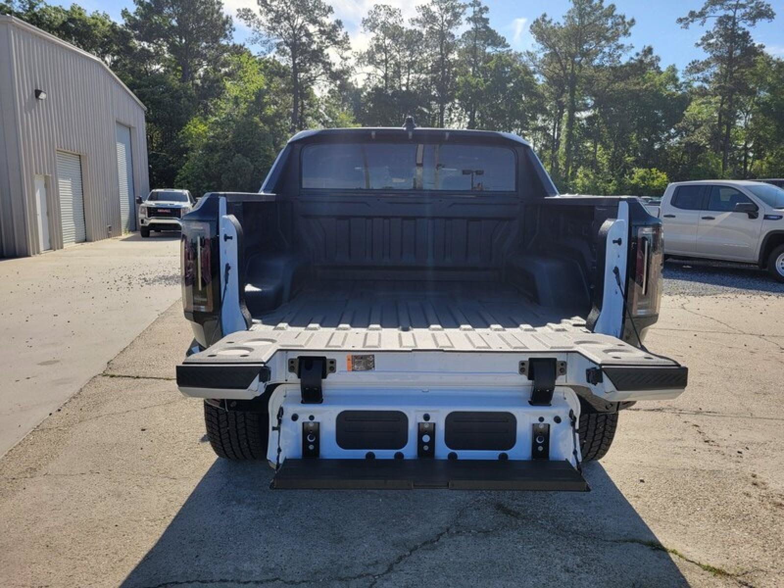New 2026 GMC Hummer EV 4x4 Crew Cab image 7