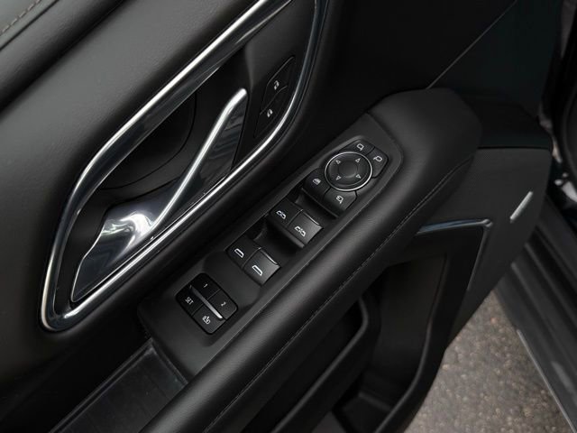 Used 2023 Chevrolet Suburban High Country AWD/4WD image 17
