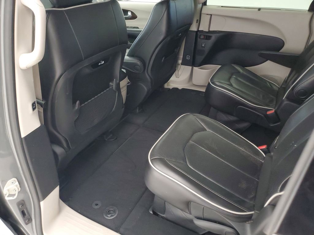 Used 2023 Chrysler Pacifica Limited FWD image 23