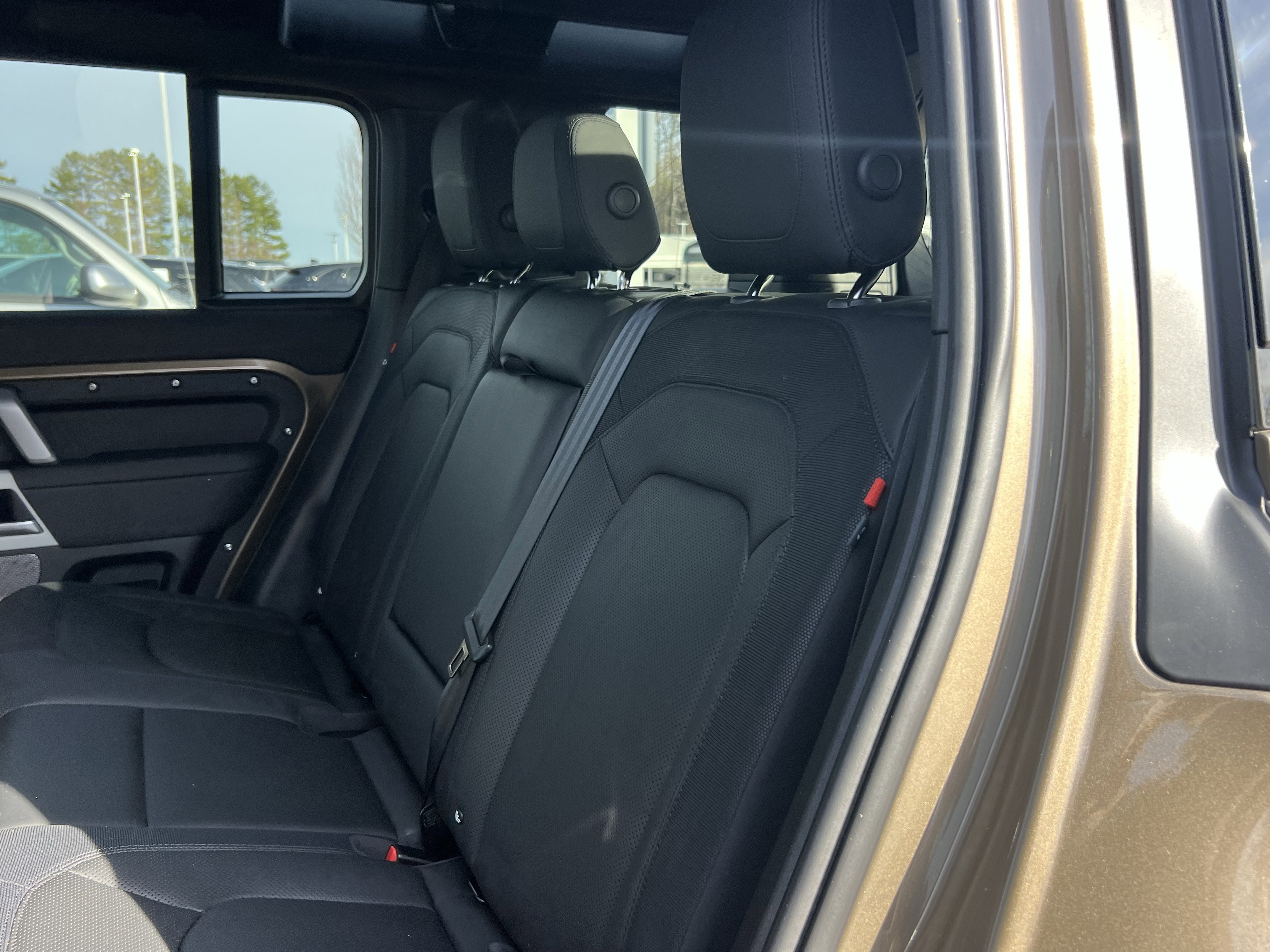 Certified 2024 Land Rover Defender 110 X-Dynamic SE image 30