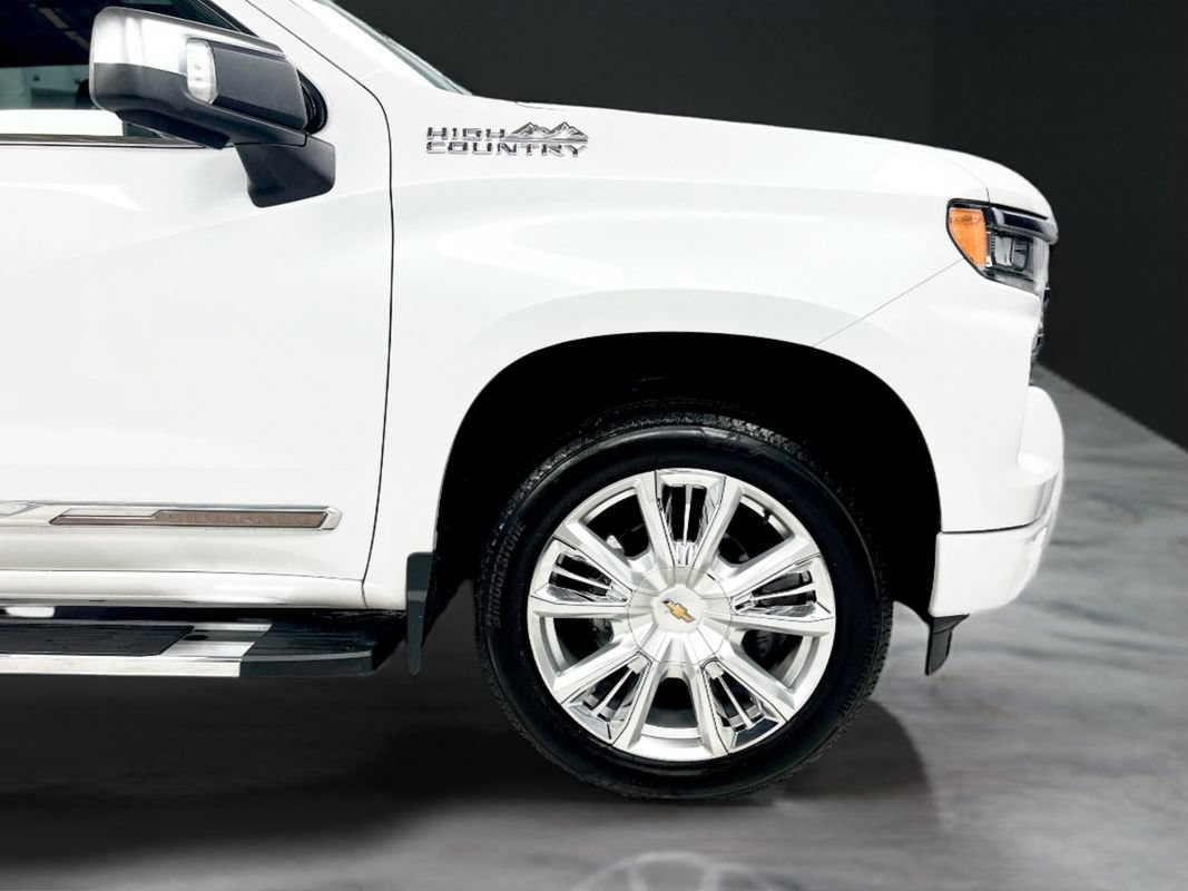 Used 2022 Chevrolet Silverado 1500 High Country w/ High Country Premium Package AWD/4WD image 11