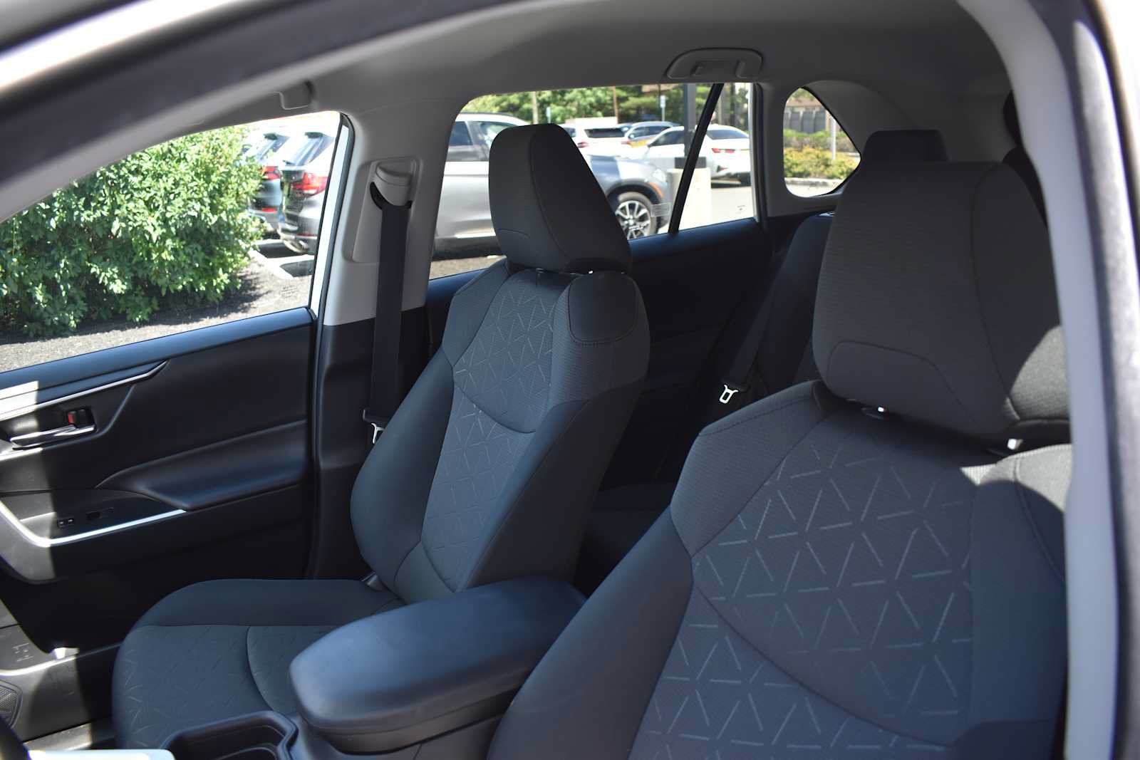 Used 2021 Toyota RAV4 XLE AWD/4WD image 10