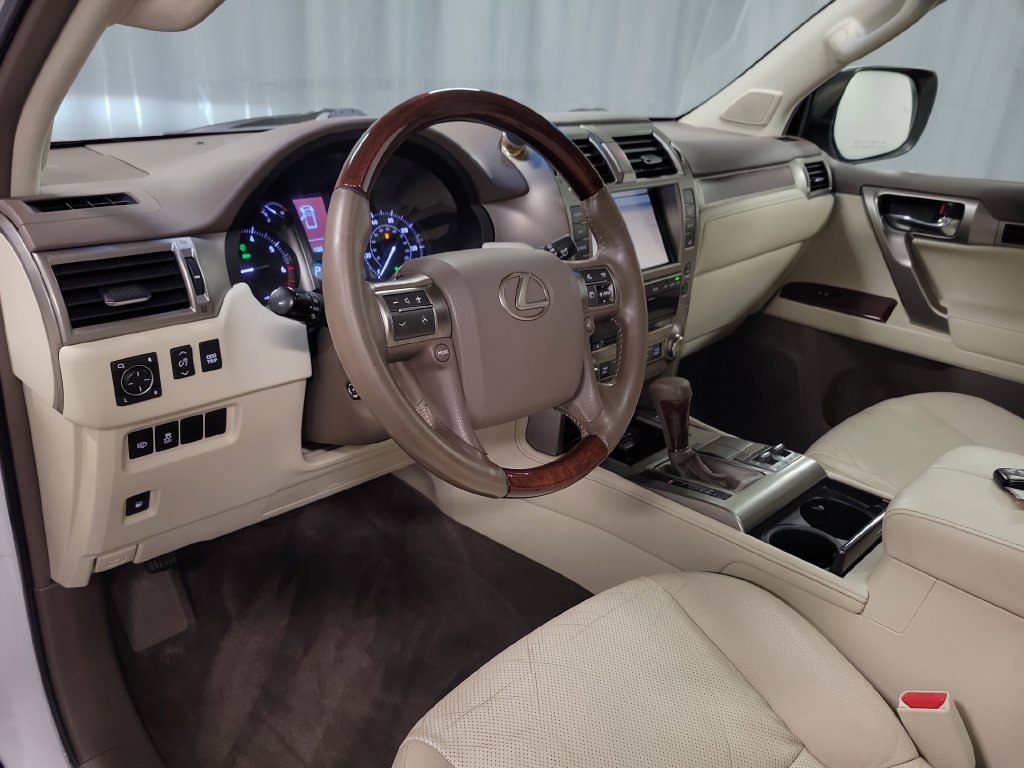 Used 2015 Lexus GX 460 w/ Premium Package AWD/4WD image 17