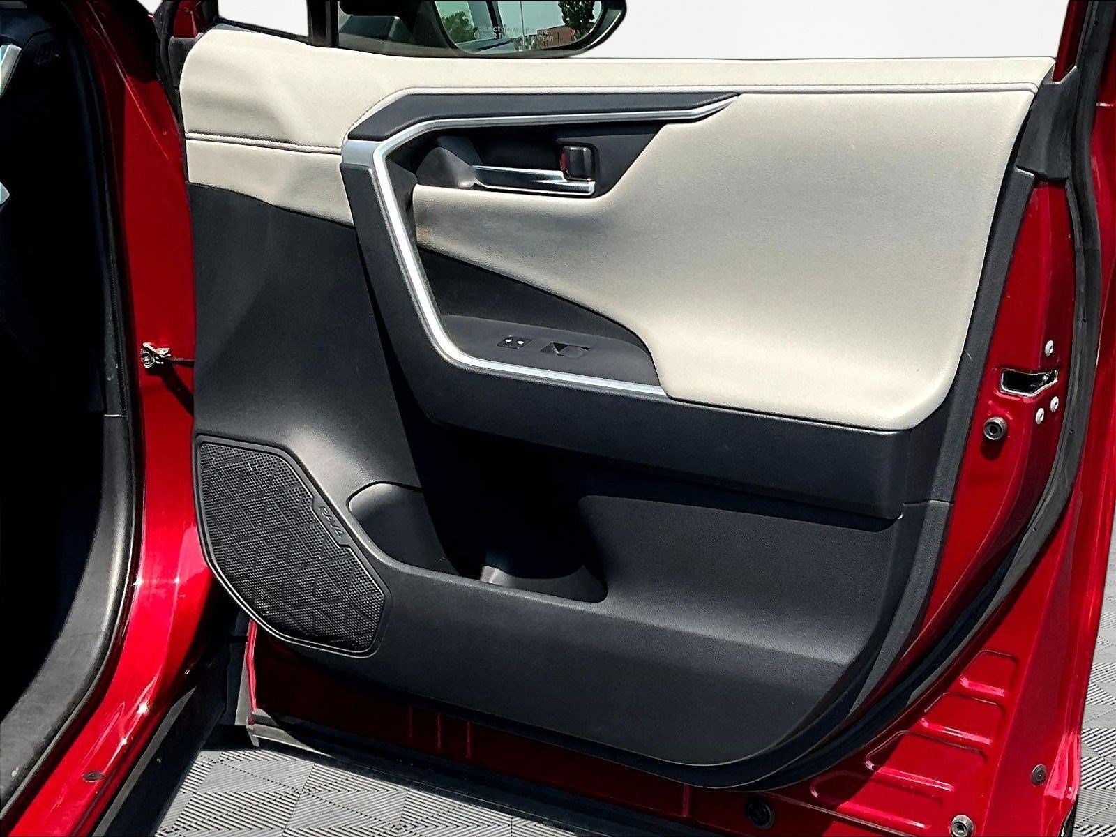 Used 2019 Toyota RAV4 Limited AWD/4WD image 28