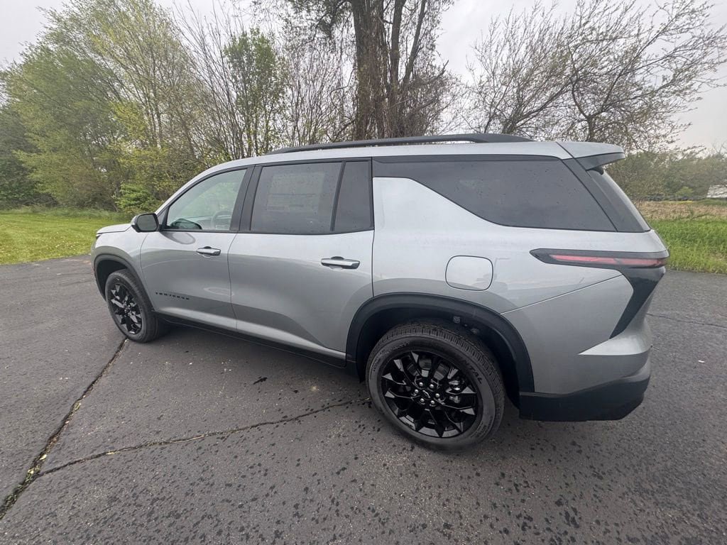 New 2026 Chevrolet Traverse LT w/ Midnight/Sport Edition AWD/4WD image 2