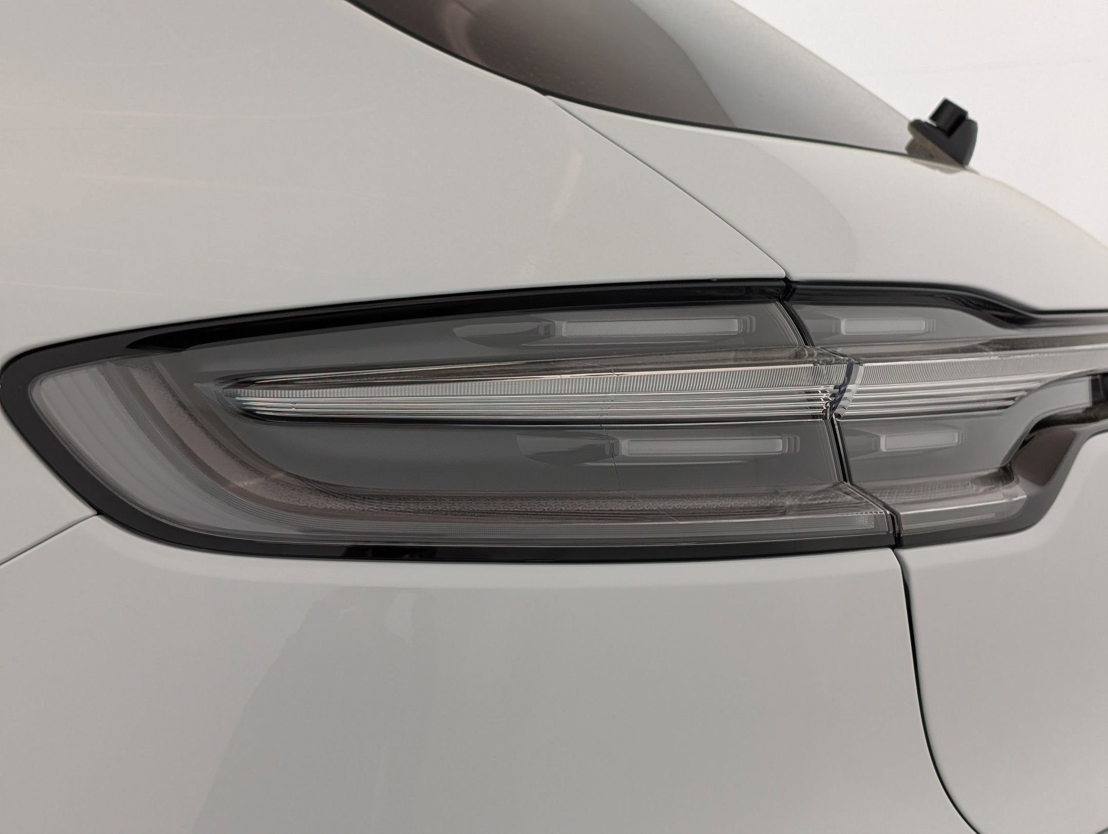 Certified 2025 Porsche Macan image 15