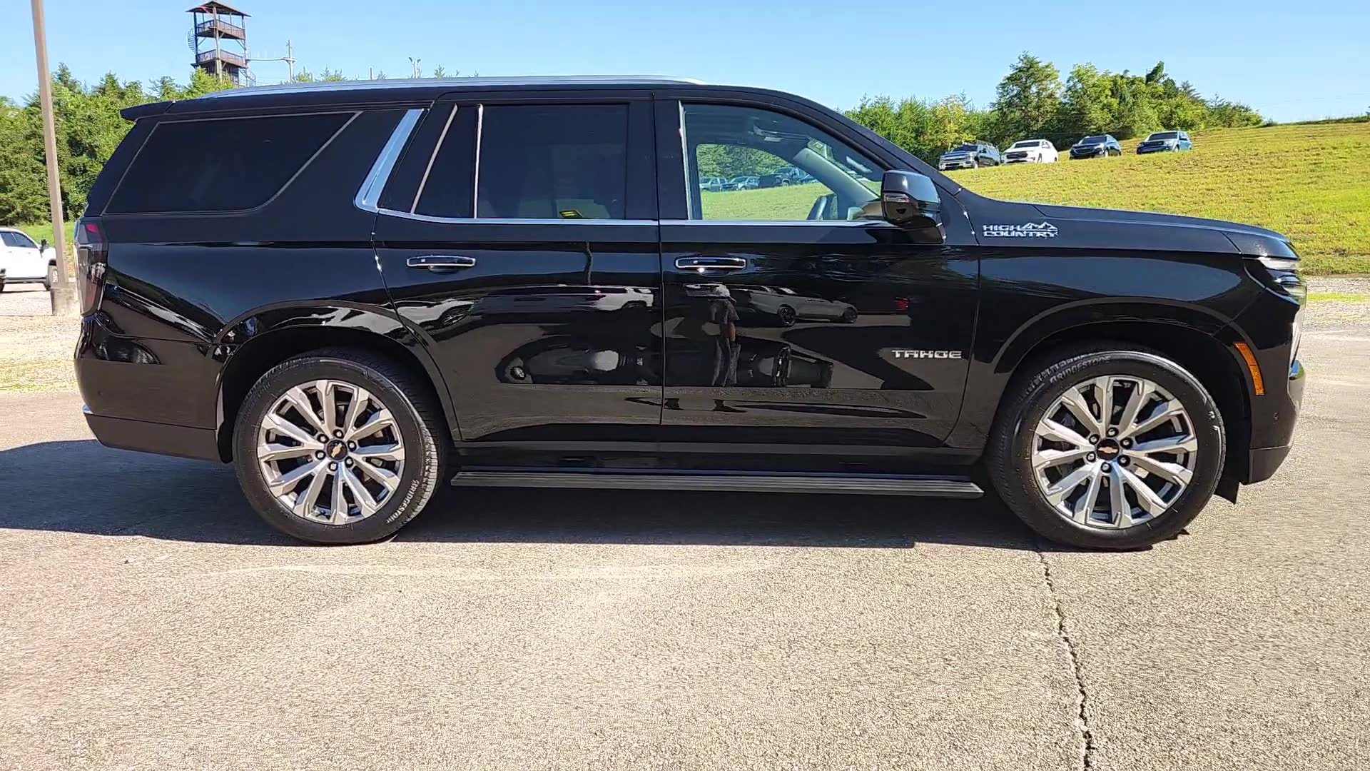 Used 2025 Chevrolet Tahoe High Country AWD/4WD image 18