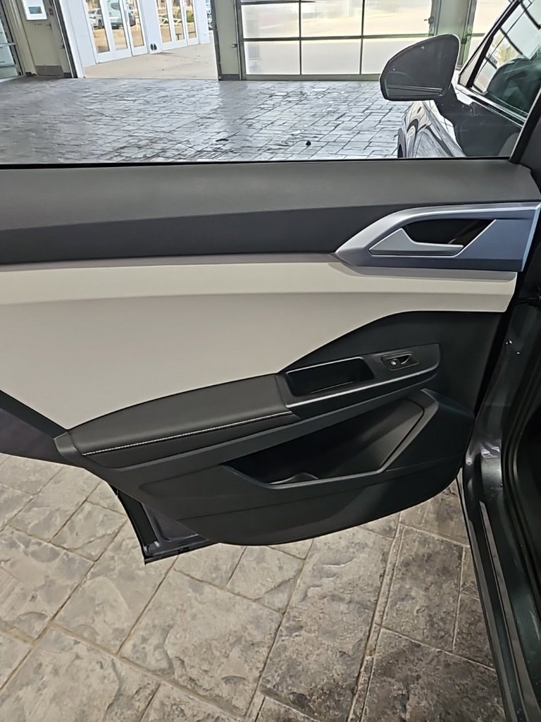 New 2026 Volkswagen Taos SE image 20