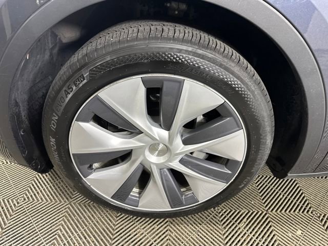 Used 2020 Tesla Model Y Long Range image 10