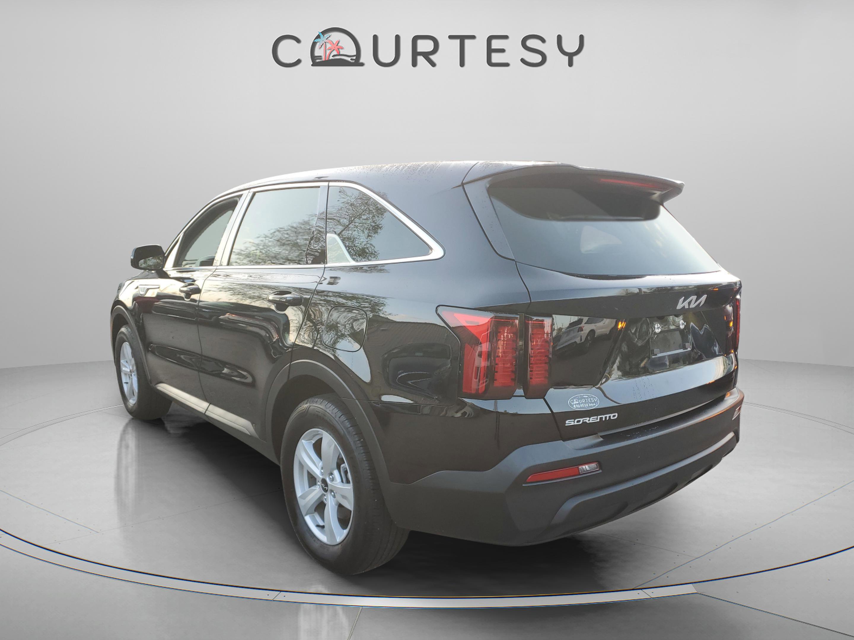 Certified 2023 Kia Sorento LX image 2