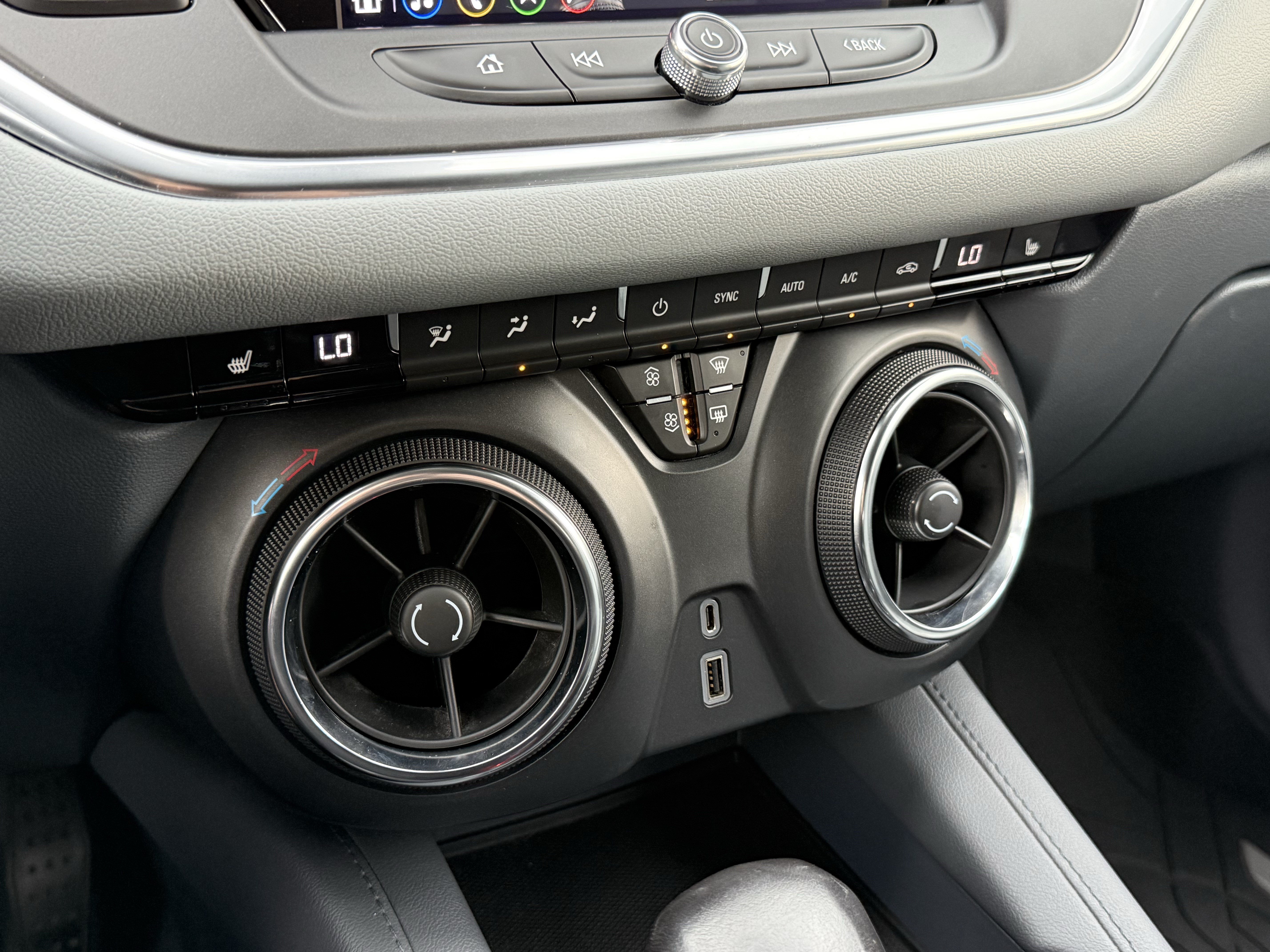 Used 2019 Chevrolet Blazer LT w/ Sound & Technology Package FWD image 31