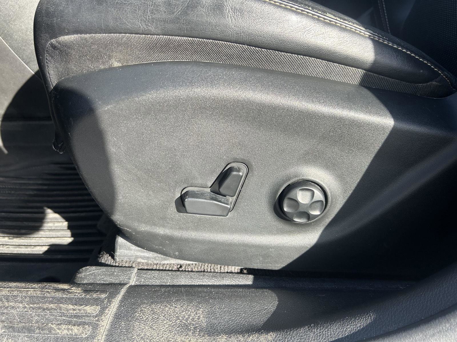 Used 2015 Jeep Cherokee Limited w/ Luxury Group image 14