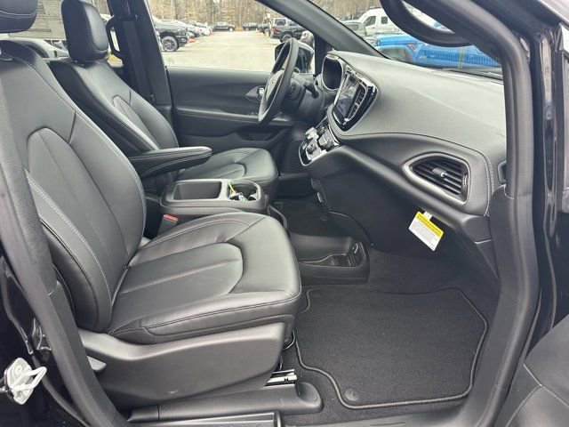 New 2026 Chrysler Pacifica Select FWD image 14