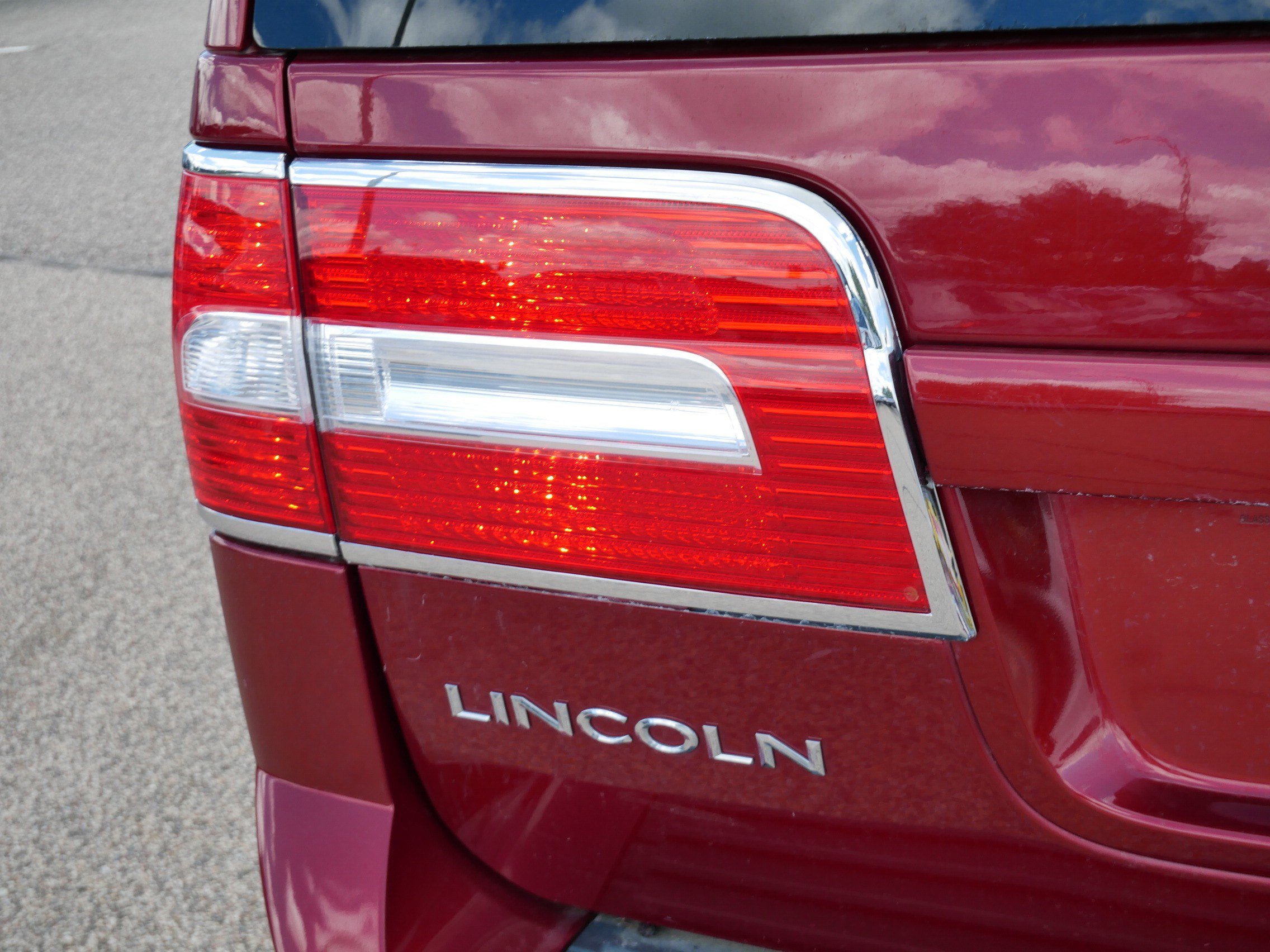 Used 2014 Lincoln Navigator 4WD image 17