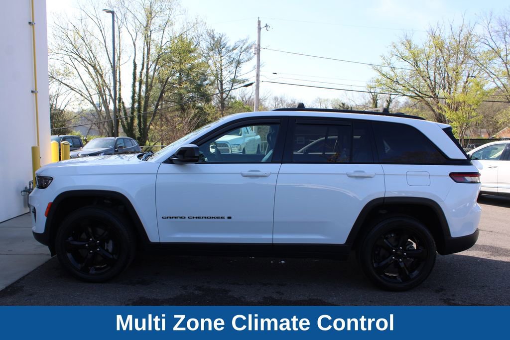 Used 2024 Jeep Grand Cherokee Altitude image 11