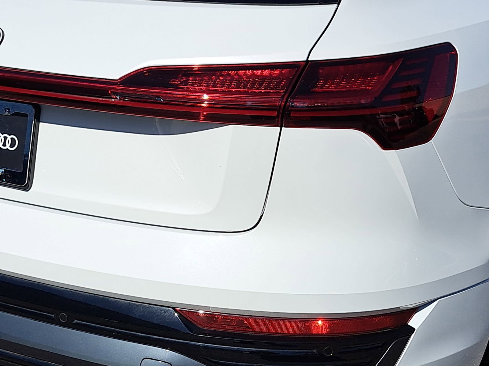 Used 2024 Audi Q8 e-tron Premium AWD/4WD image 37