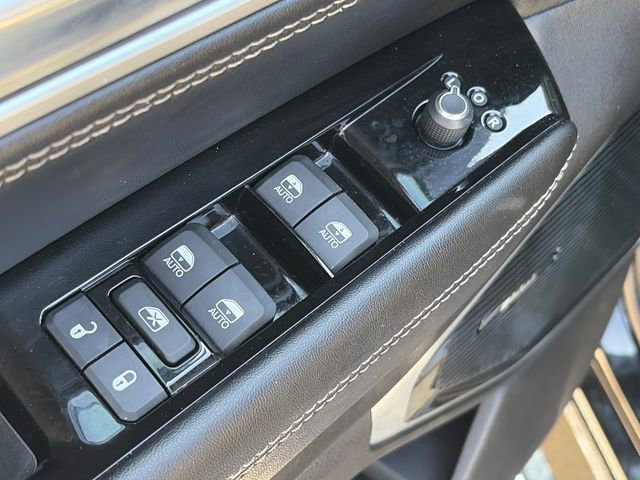 Used 2023 Jeep Wagoneer L Series III w/ Premium Group I AWD/4WD image 19