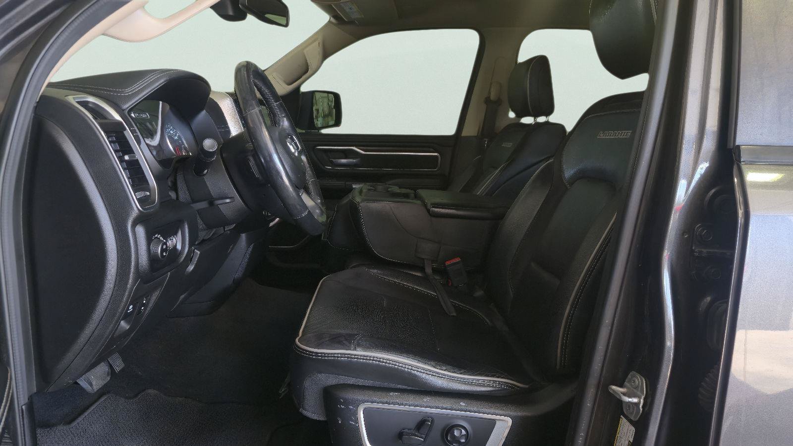 Used 2019 RAM 1500 Laramie w/ Off Road Group AWD/4WD image 13