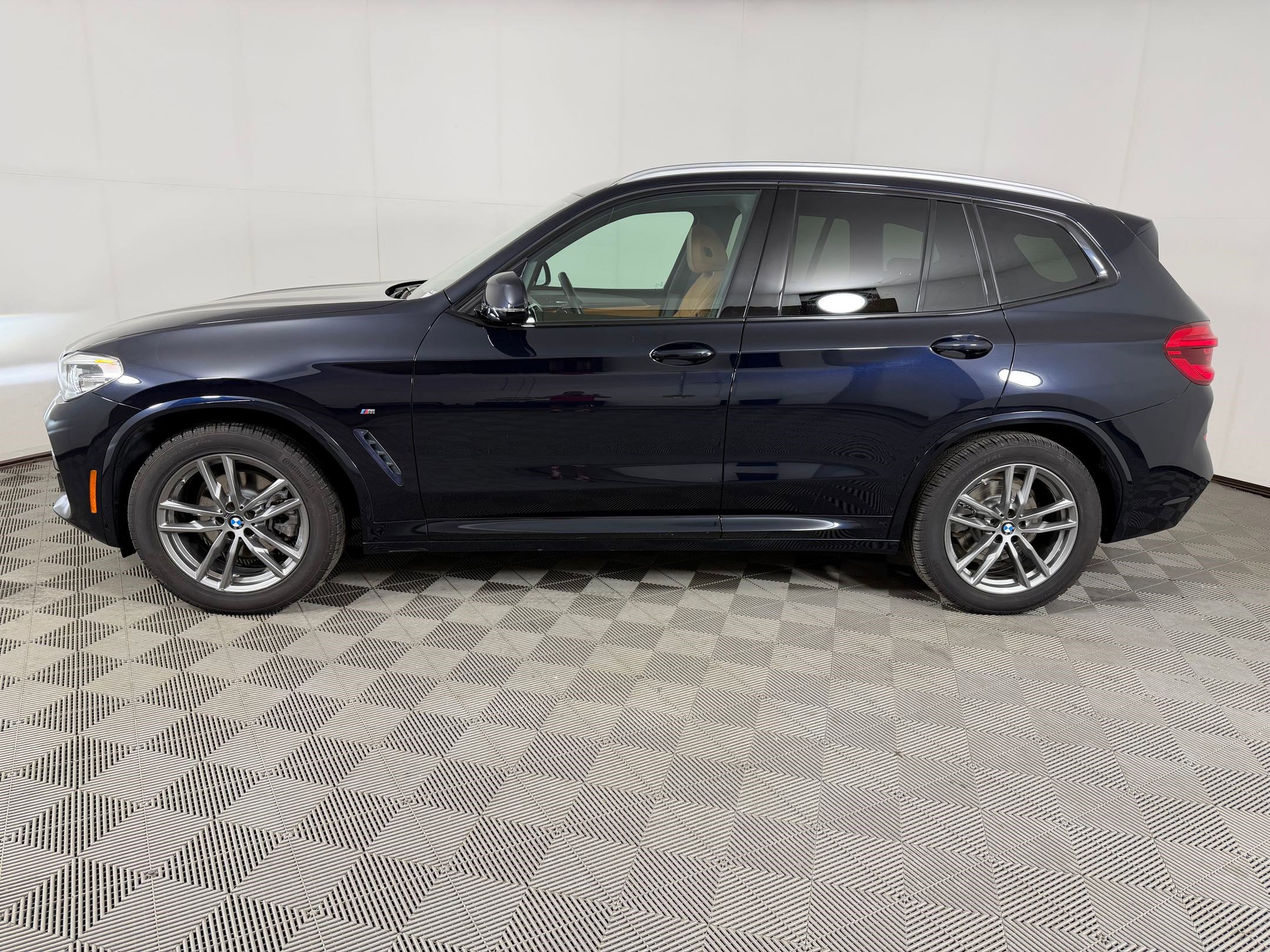Used 2019 BMW X3 xDrive30i w/ M Sport Package 2 AWD/4WD image 2